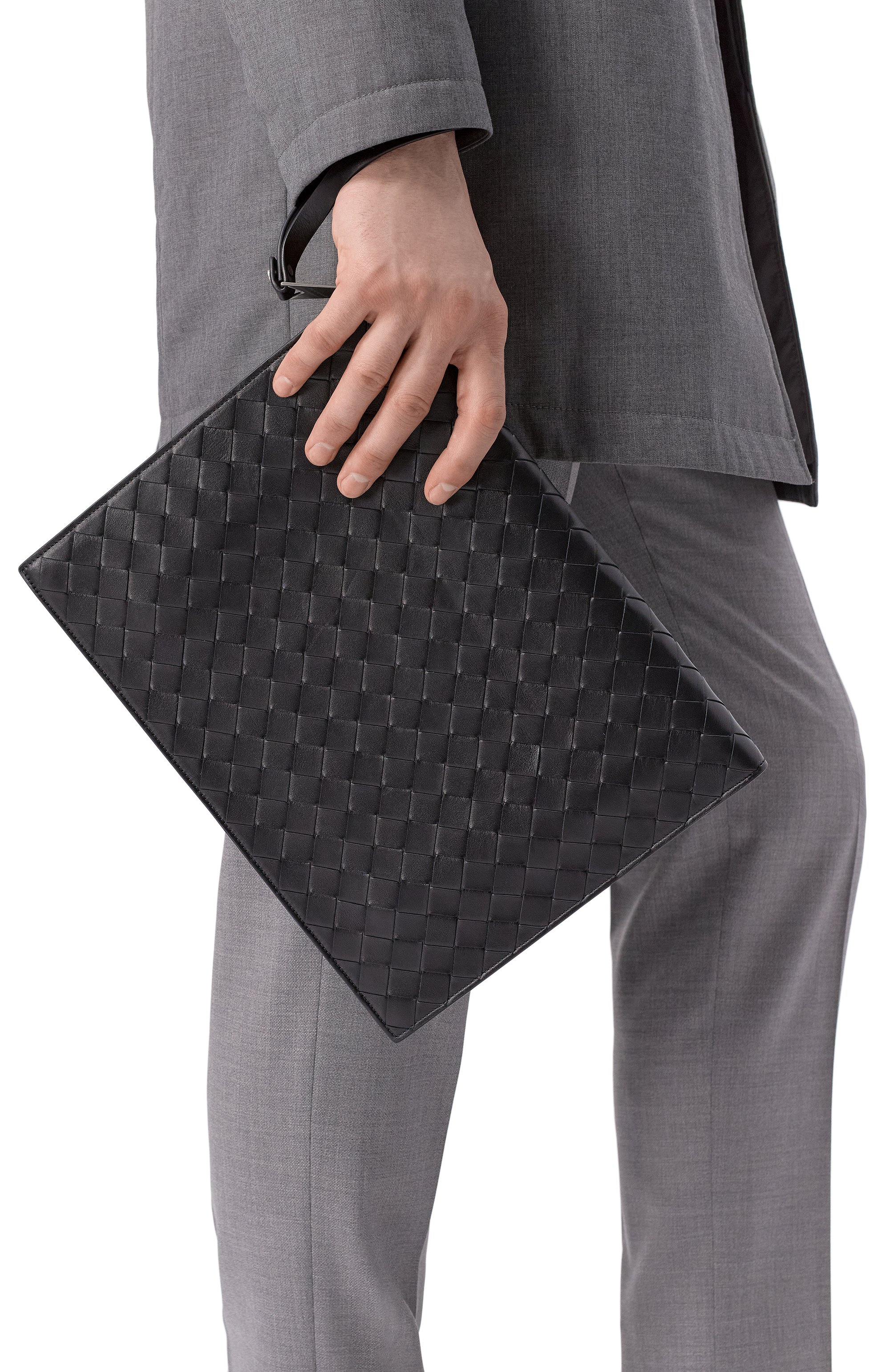 Кожаная папка для документов BOTTEGA VENETA черного цвета по цене 292500 руб., арт. 732638/V2E41, фото 2 Кожаная папка для документов BOTTEGA VENETA, арт. 732638/V2E41, фото 2