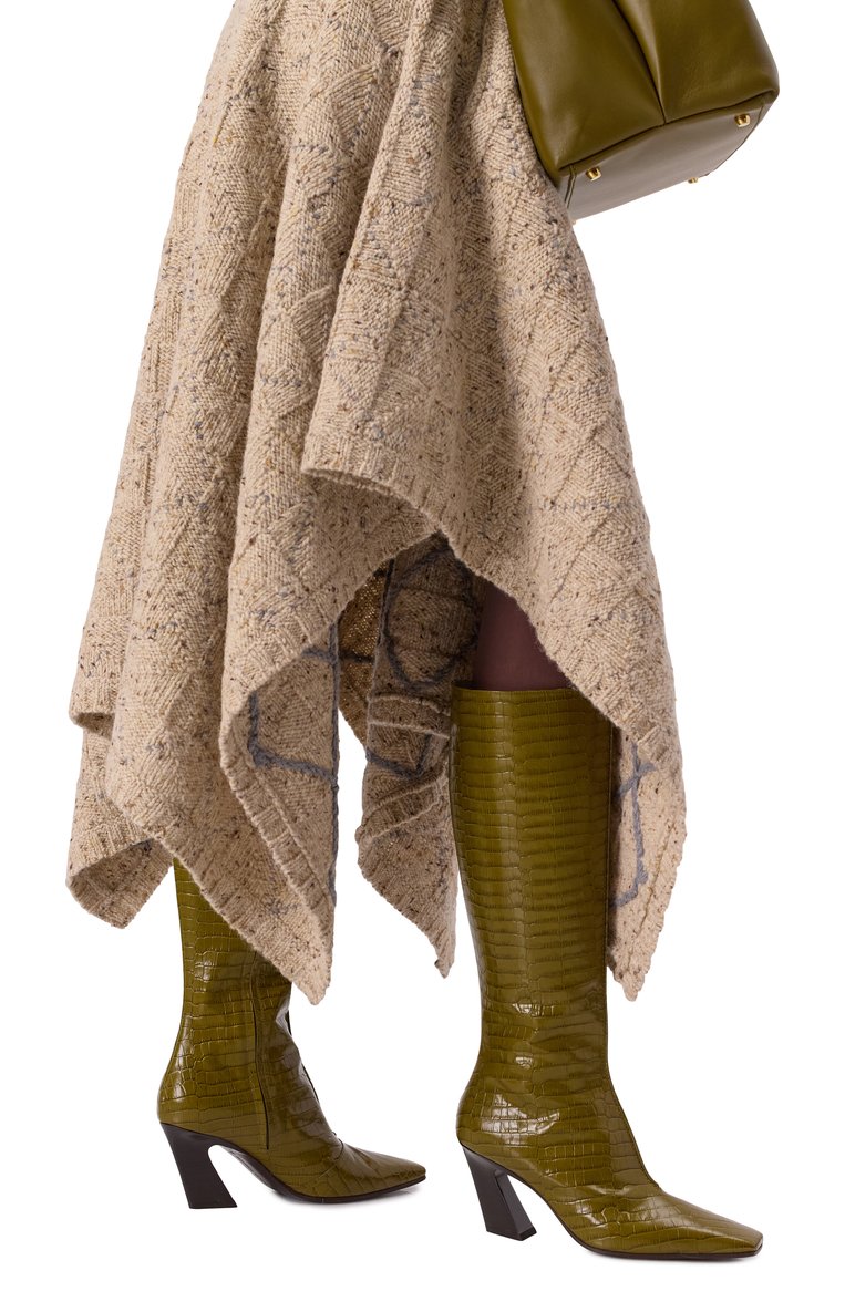 Женские кожаные сапоги lewis BOTTEGA VENETA хаки цвета, арт. 806735 V4PB0 | Фото 3 (Высота голенища: Средние; Подошва: Плоская; Каблук высота: Высокий; Драгоценные камни: Проставлено; Материал сплава: Проставлено; Материал внешний: Натуральная кожа; Каблук тип: Фигурный; Материал утеплителя: Без утеплителя)