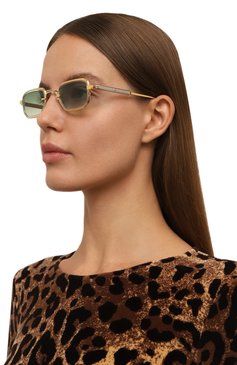 Женские солнцезащитные очки SATO EYEWEAR зеленого цвета, арт. DENEB-T/YG/P-1 | Фото 2 (Региональные ограничения белый список (Axapta Mercury): Не проставлено; Нос: Не проставлено; Материал: Металл, Пластик; Тип очков: С/з; Кросс-КТ: С/з-унисекс; Очки форма: Прямоугольные; Оптика Гендер: оптика-унисекс)