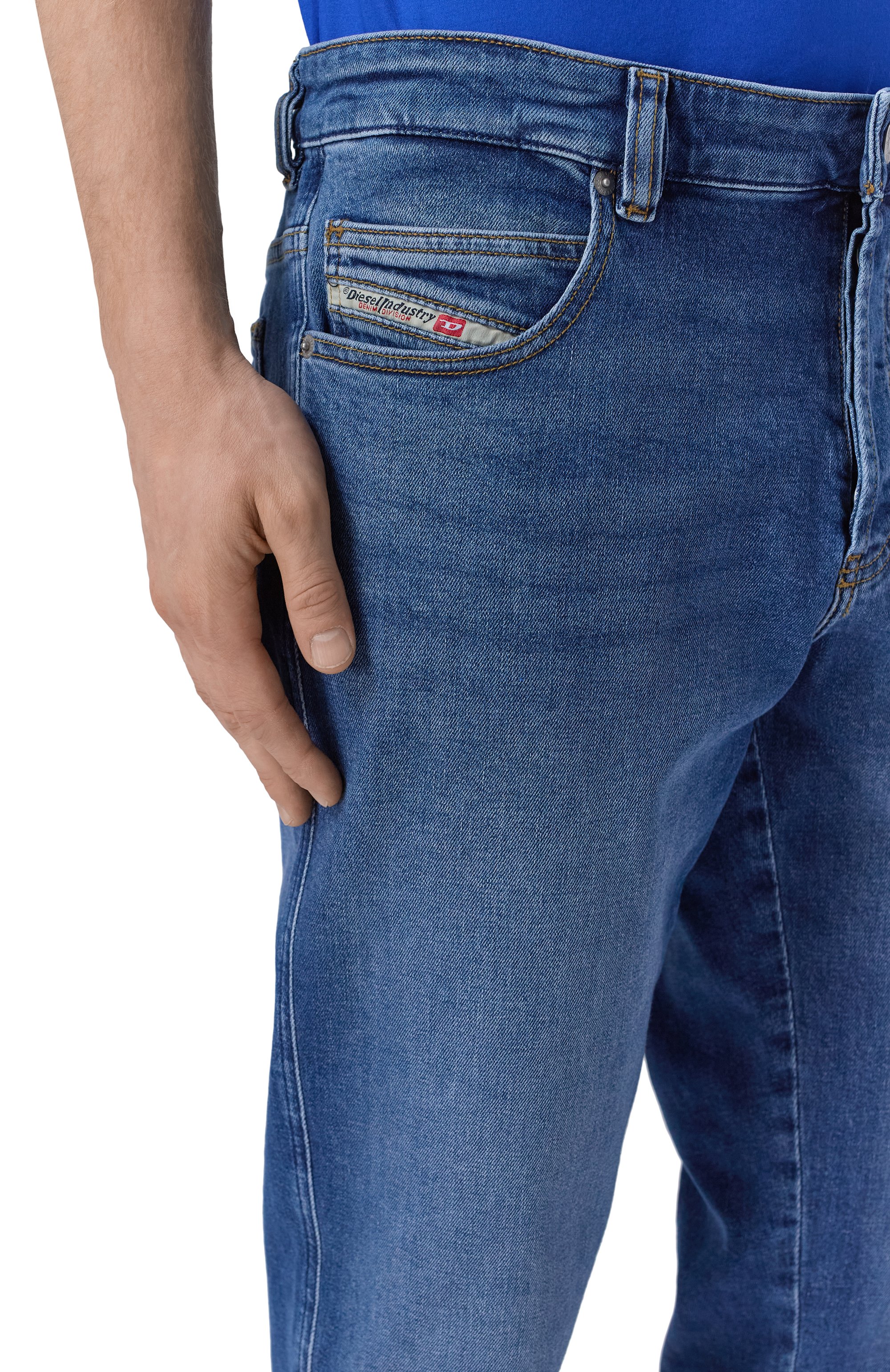 Джинсы 1993 d-vyl DIESEL синего цвета по цене 18550 руб., арт. A15797/0ADBA, фото 5 Джинсы 1993 d-vyl DIESEL, арт. A15797/0ADBA, фото 5