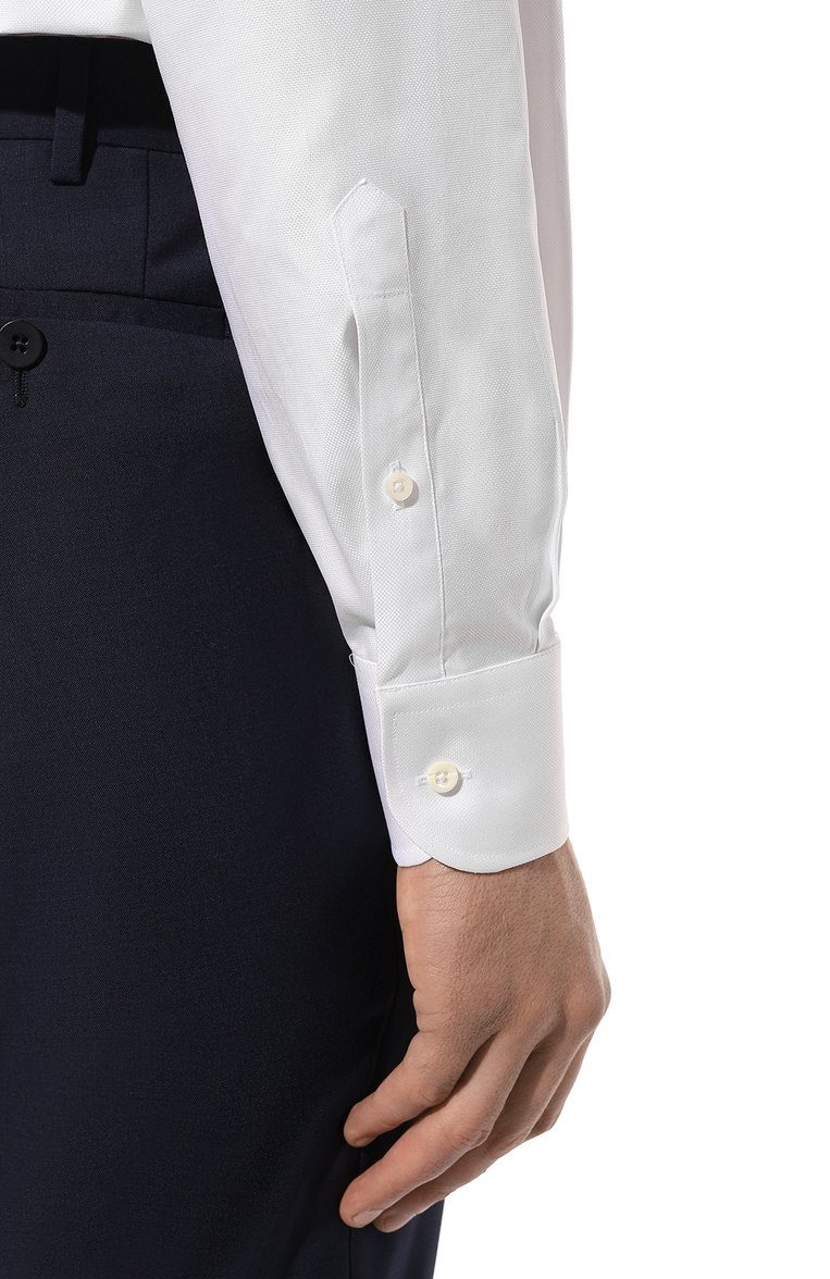 Мужская хлопковая сорочка CORNELIANI белого цвета, арт. 92P100-3811700 | Фото 6 (Материал внешний: Хлопок; Рукава: Длинные; Длина (для топов): Стандартные; Манжеты: На пуговицах; Воротник: Акула; Случай: Формальный; Рубашки М: Regular Fit; �Принт: Однотонные; Стили: Классический; Автоматизация ТО: Проставлено; Детали: Без декора; Автоматизация состава: Проставлено)