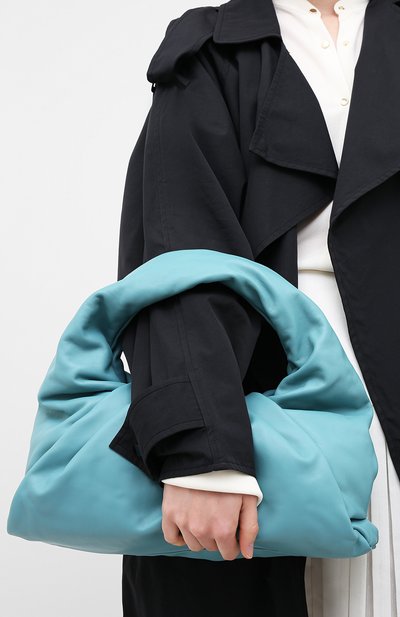 Сумка shoulder pouch BOTTEGA VENETA голубого цвета по цене 217500 руб., арт. 610524/VCP40, фото 2 Сумка shoulder pouch BOTTEGA VENETA, арт. 610524/VCP40, фото 2