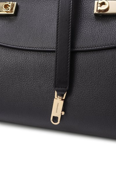 Сумка hug soft large FERRAGAMO черного цвета по цене 343000 руб., арт. 215890/766675, фото 3 Сумка hug soft large FERRAGAMO, арт. 215890/766675, фото 3