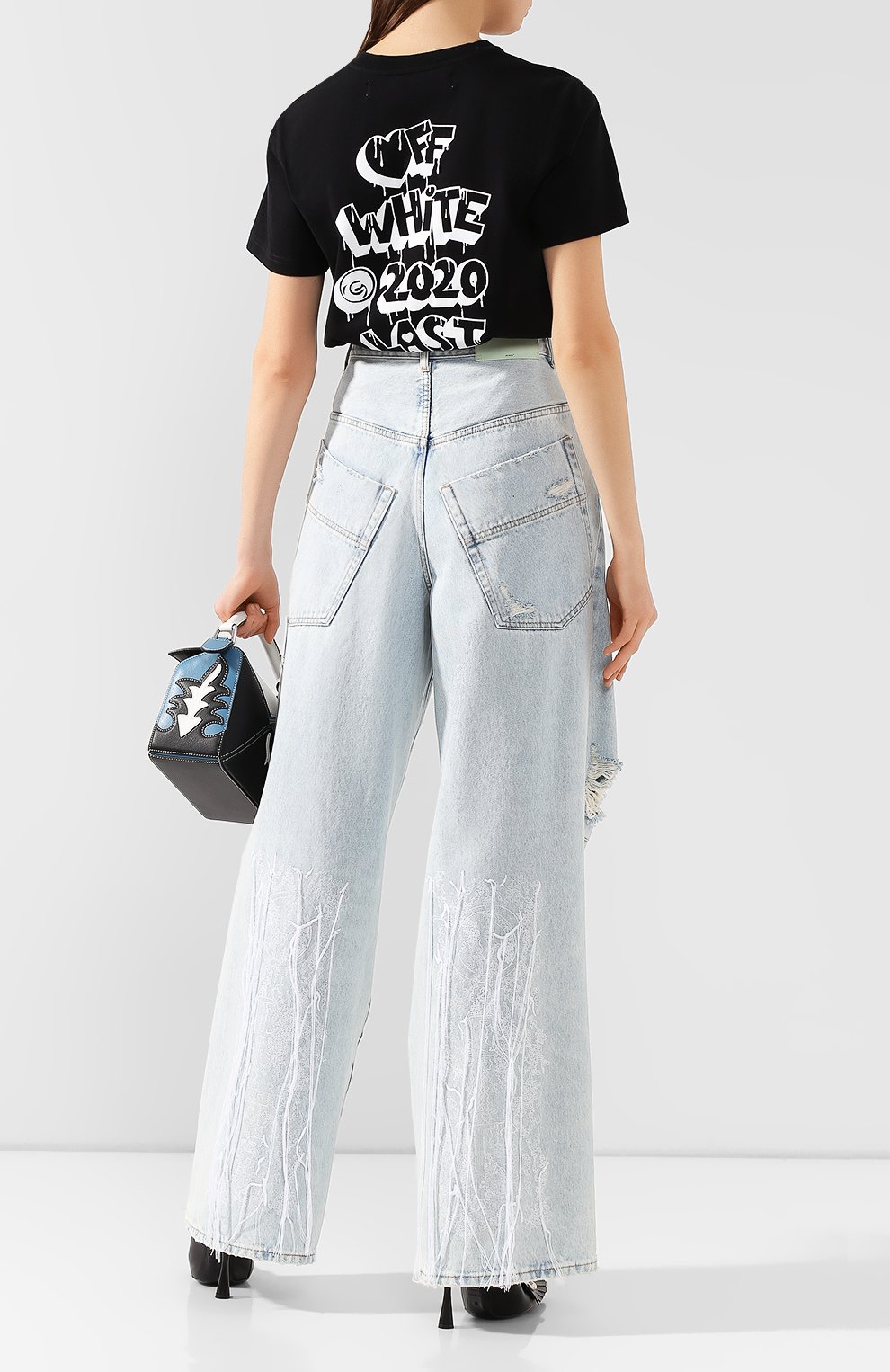 Джинсы свободного кроя OFF-WHITE голубого цвета по цене 85650 руб., арт. 0WYA011F197730647101, фото 2 Джинсы свободного кроя OFF-WHITE, арт. 0WYA011F197730647101, фото 2