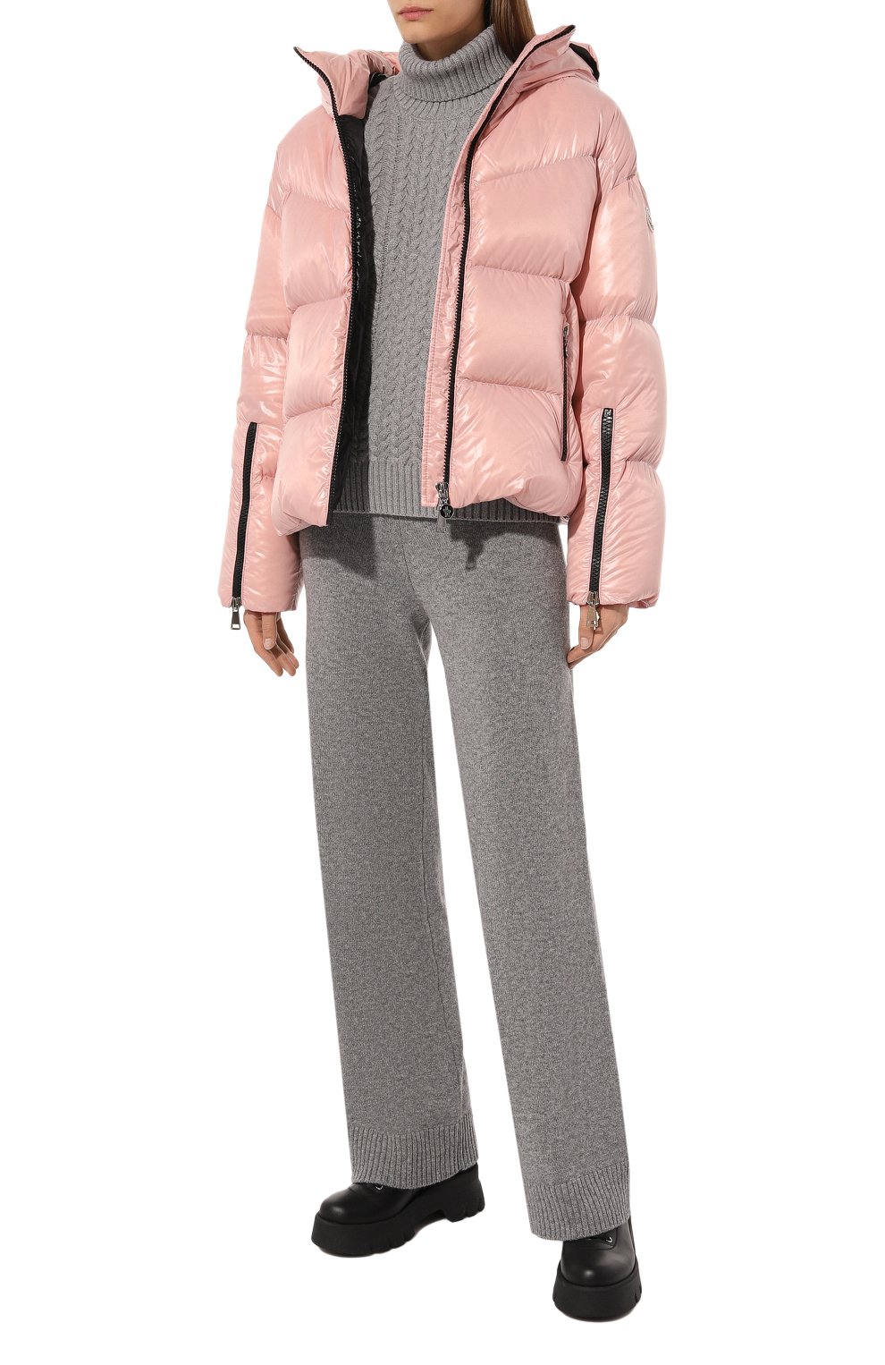 Пуховик huppe MONCLER розового цвета по цене 199500 руб., арт. 1A001.31/5963V, фото 2 Пуховик huppe MONCLER, арт. 1A001.31/5963V, фото 2