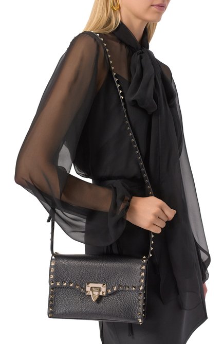 Женская сумка rockstud small VALENTINO черного цвета, арт. ZW2B0181/VSF | Фото 2 (Размер: small; Ремень/цепочка: На ремешке; Материал: Натуральная кожа; Драгоценные камни: Проставлено; Материал сплава: Проставлено)