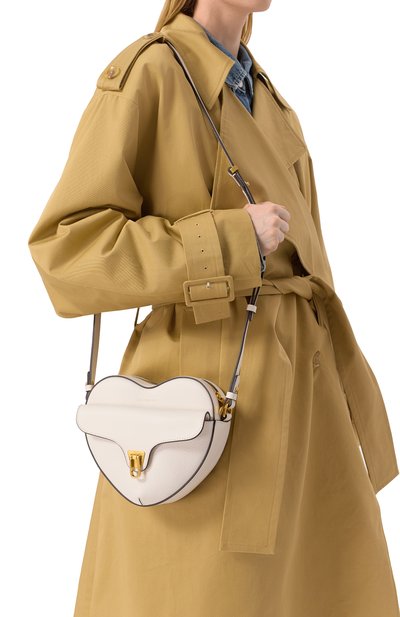 Сумка beat soft mini COCCINELLE кремового цвета по цене 32450 руб., арт. E1MF6550101, фото 2 Сумка beat soft mini COCCINELLE, арт. E1MF6550101, фото 2