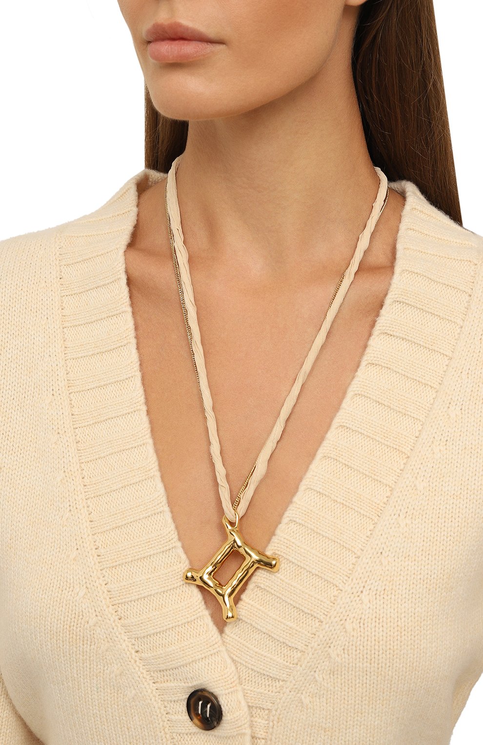 Подвеска на цепочке JIL SANDER золотого цвета по цене 108000 руб., арт. J11UU0023 J12015, фото 7 Подвеска на цепочке JIL SANDER, арт. J11UU0023 J12015, фото 7