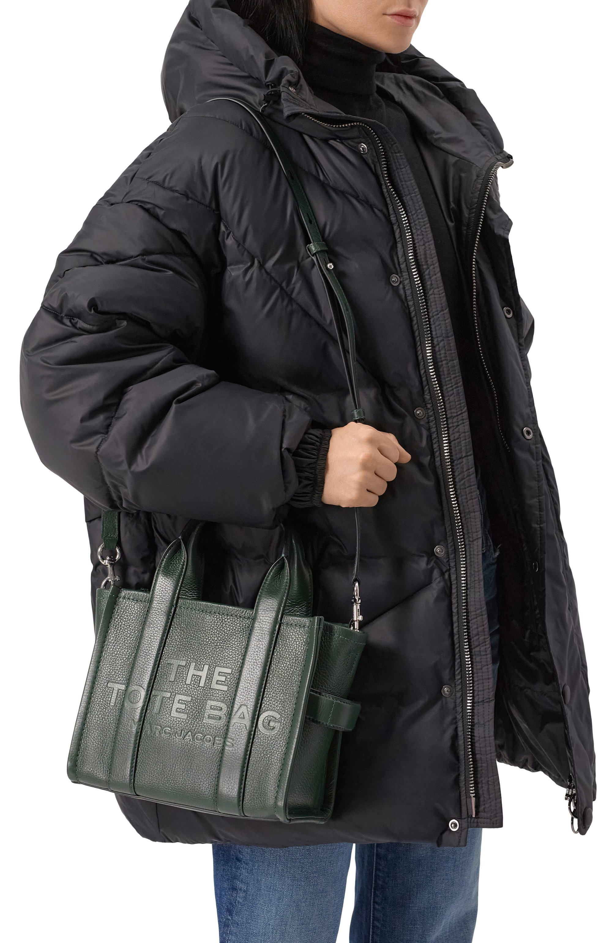 Сумка the tote bag small MARC JACOBS (THE) темно-зеленого цвета по цене 67300 руб., арт. H009L01SP21, фото 2 Сумка the tote bag small MARC JACOBS (THE), арт. H009L01SP21, фото 2