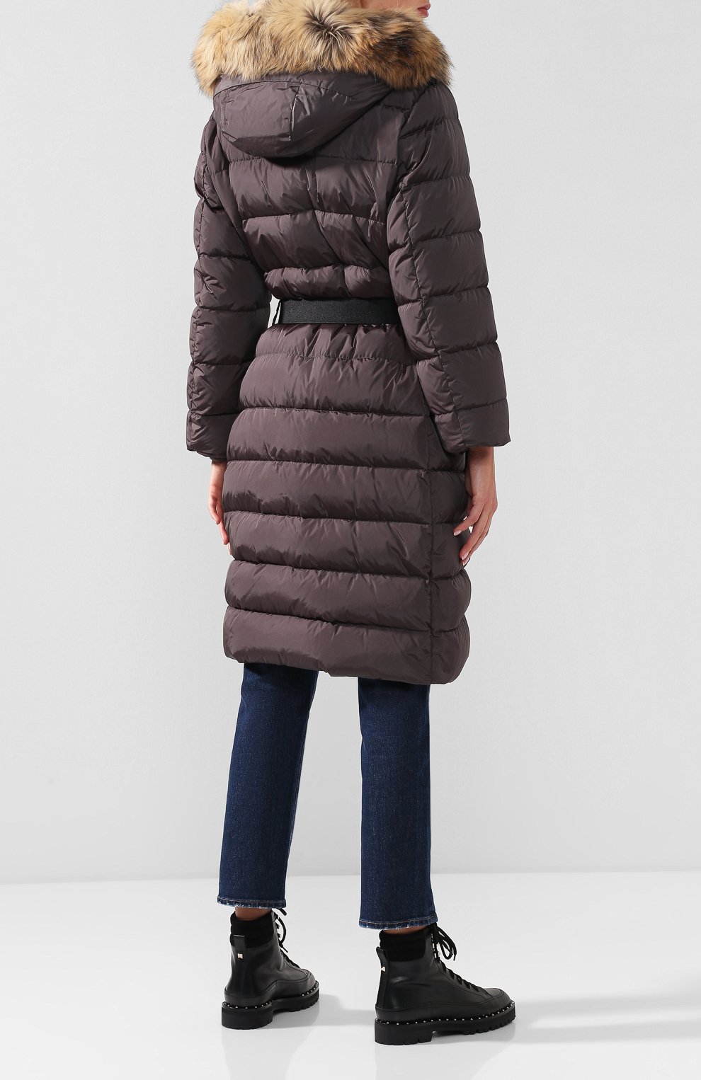 Пуховик с меховой отделкой капюшона MONCLER серого цвета по цене 226000 руб., арт. D2-093-49884-25-68065, фото 4 Пуховик с меховой отделкой капюшона MONCLER, арт. D2-093-49884-25-68065, фото 4