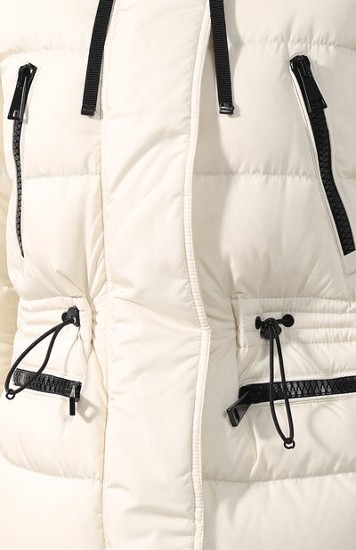 Пуховик с меховой отделкой капюшона MONCLER белого цвета по цене 183500 руб., арт. D2-093-49885-25-54155, фото 5 Пуховик с меховой отделкой капюшона MONCLER, арт. D2-093-49885-25-54155, фото 5