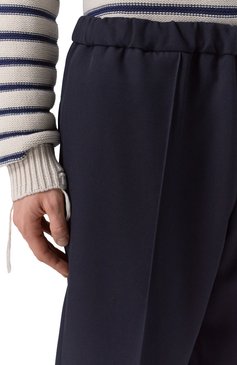 Мужские шерстяные брюки JIL SANDER темно-синего цвета, арт. J21KA0012/J40002 | Фото 5 (Материал сплава: Проставлено; Материал внешний: Шерсть; Длина (брюки, джинсы): Стандартные; Драгоценные камни: Проставлено; Случай: Повседневный; Стили: Кэжуэл)