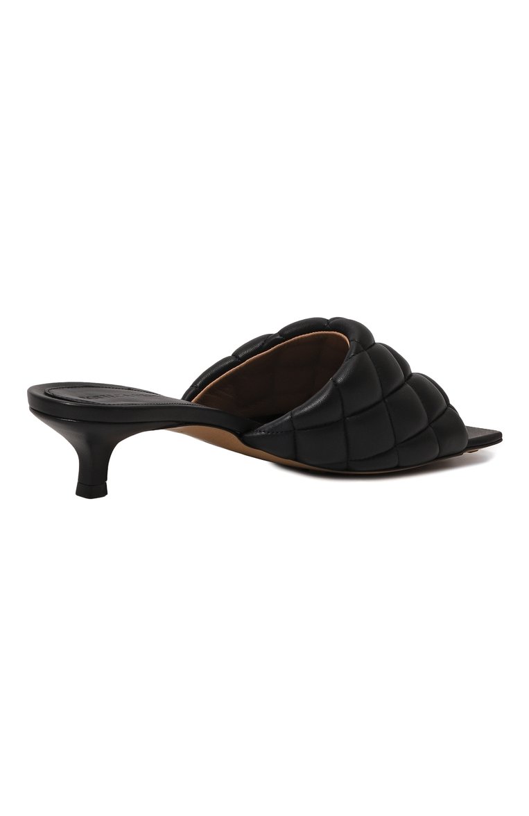 Женские кожаные мюли padded BOTTEGA VENETA черного цвета, арт. 729764/VBRR0 | Фото 5 (Материал сплава: Проставлено; Драгоценные камни: Проставлено; Подошва: Плоская; Каблук высота: Низкий; Материал внутренний: Натуральная кожа; Каблук тип: Kitten heel; Материал внешний: Натуральная кожа)