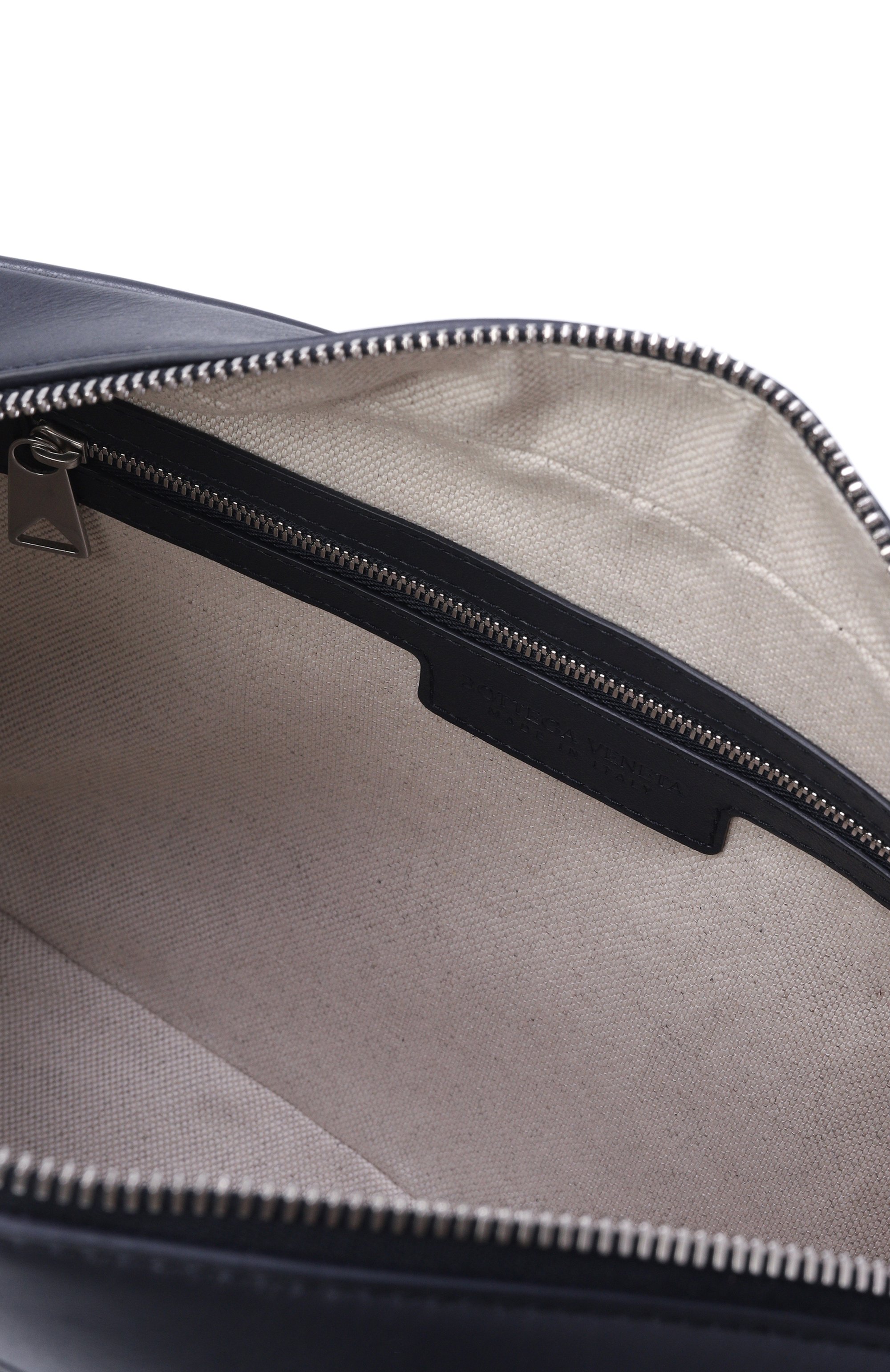 Сумка intrecciato BOTTEGA VENETA темно-синего цвета по цене 346500 руб., арт. 755925/V2HL1, фото 4 Сумка intrecciato BOTTEGA VENETA, арт. 755925/V2HL1, фото 4