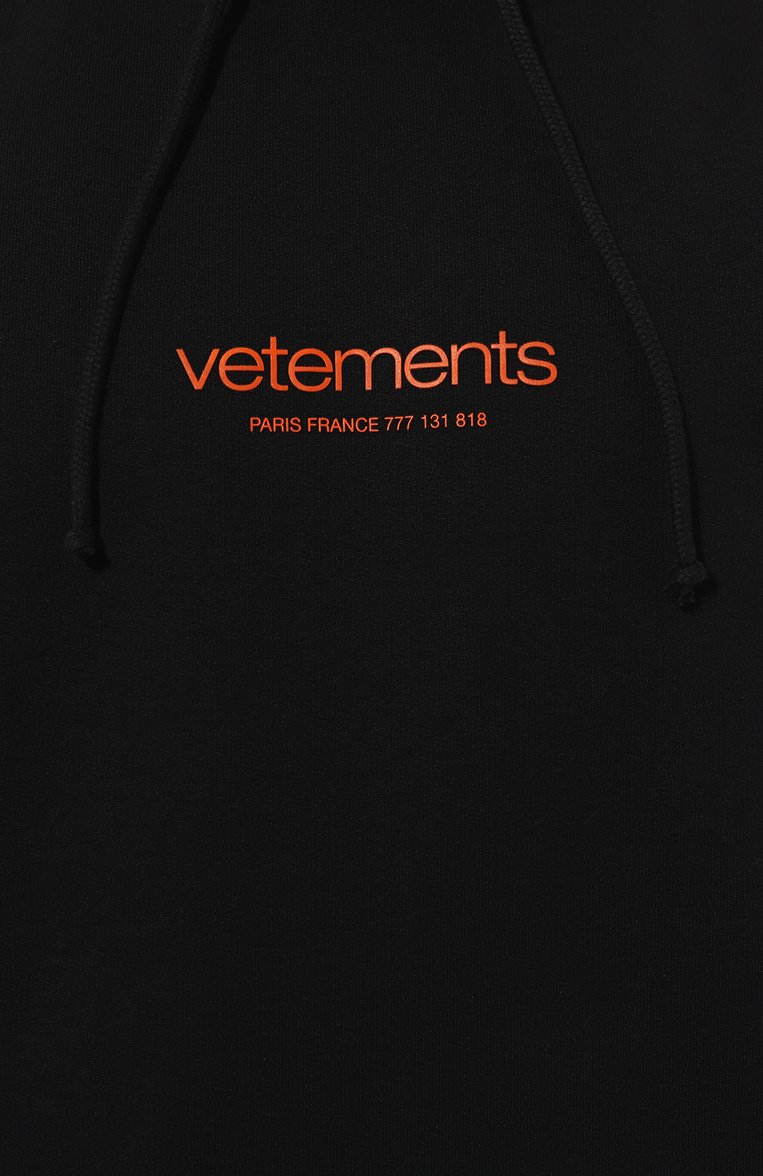 Мужской хлопковое худи VETEMENTS черного цвета, арт. UE64HD130B | Фото 5 (Рукава: Длинные; Материал внешний: Хлопок; Длина (для топов): Стандартные; Материал сплава: Проставлено; Драгоценные камни: Проставлено; Принт: С принтом; Стили: Кэжуэл; Мужское Кросс-КТ: Худи-одежда)