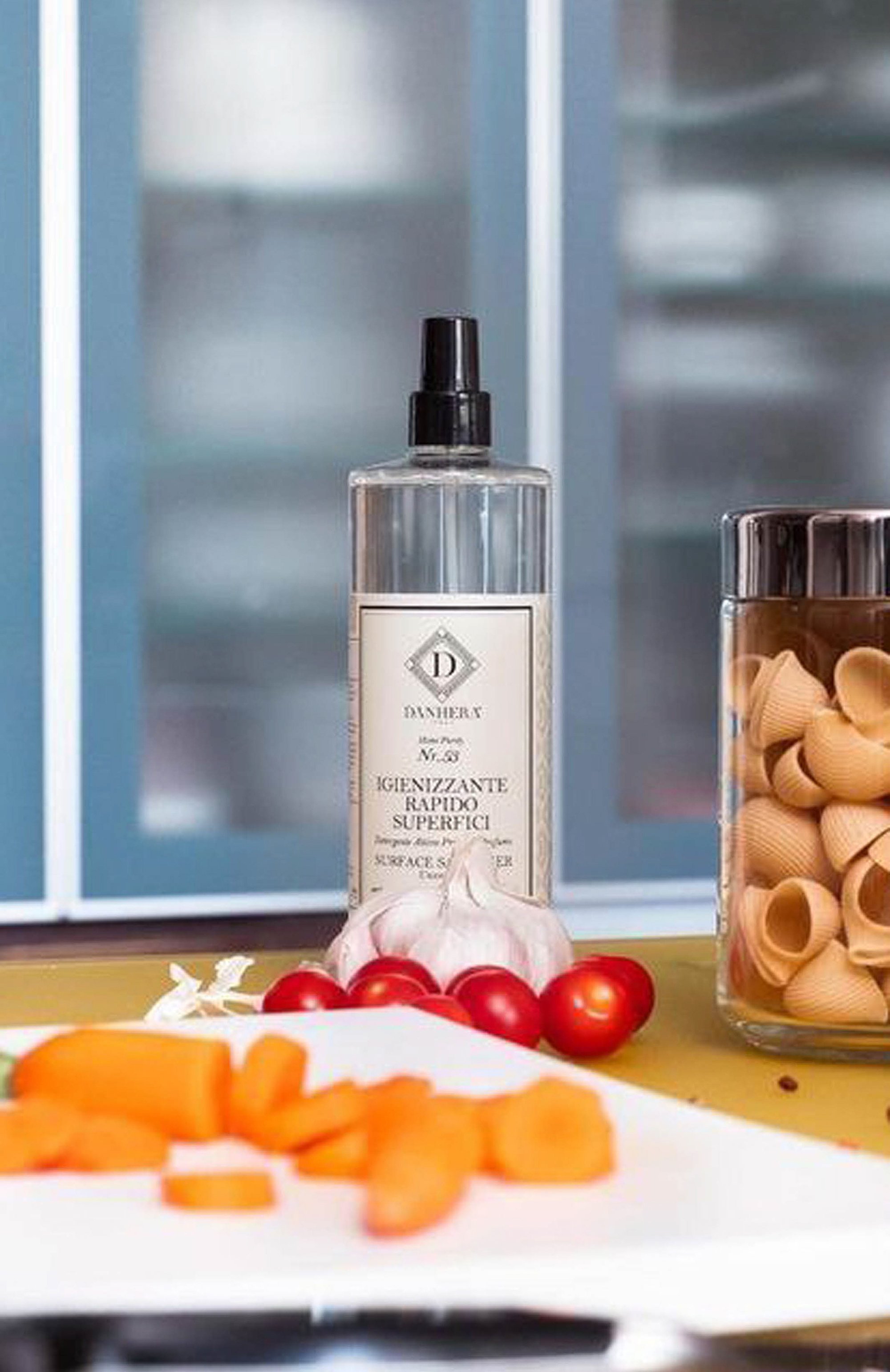 Антибактериальный спрей для всех поверхностей №53 (500ml) DANHERA ITALY бесцветного цвета по цене 3600 руб., арт. DANH_053, фото 2 Антибактериальный спрей для всех поверхностей №53 (500ml) DANHERA ITALY, арт. DANH_053, фото 2