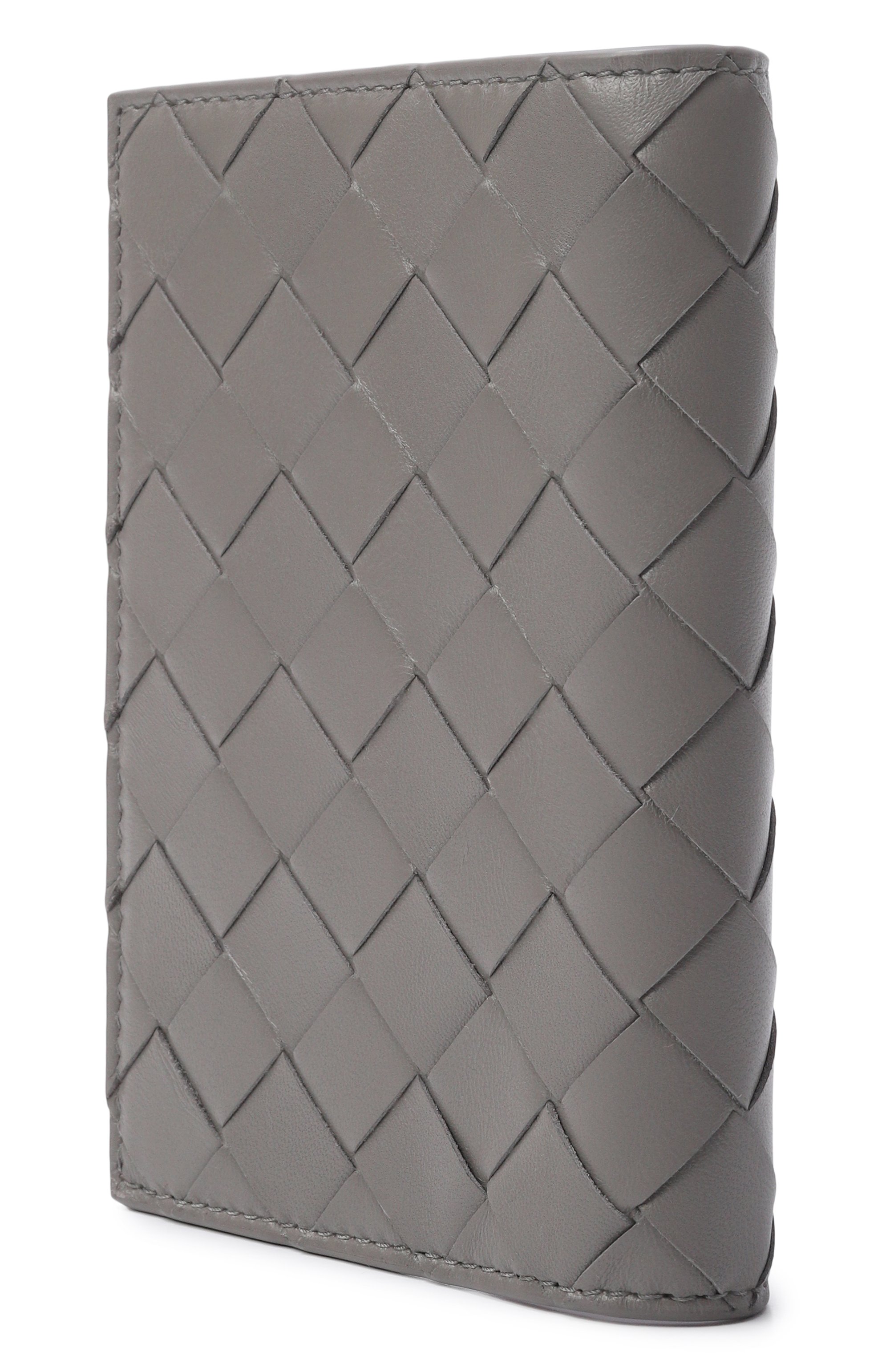 Кожаная обложка для паспорта BOTTEGA VENETA серого цвета по цене 59950 руб., арт. 749954/VCPP6, фото 2 Кожаная обложка для паспорта BOTTEGA VENETA, арт. 749954/VCPP6, фото 2