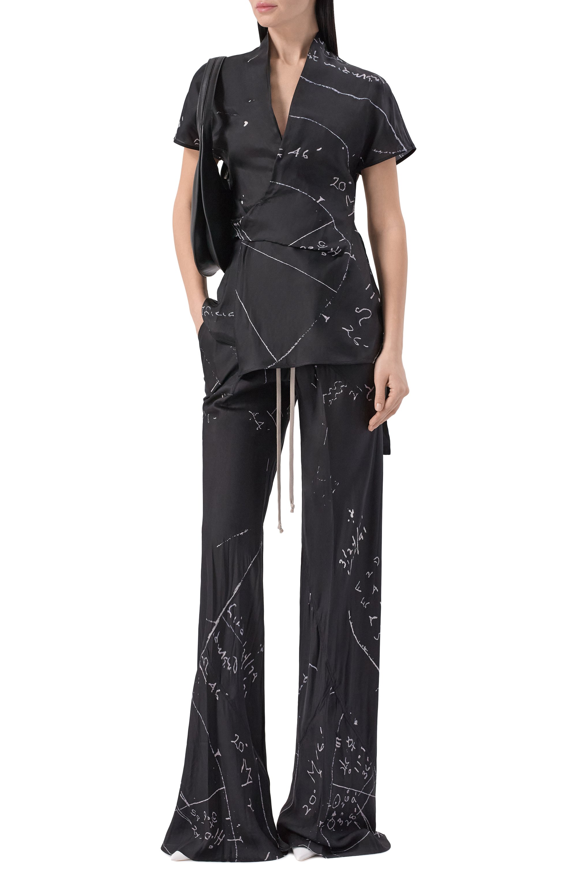 Брюки RICK OWENS черно-белого цвета по цене 92650 руб., арт. RP01F6304/KP1, фото 2 Брюки RICK OWENS, арт. RP01F6304/KP1, фото 2