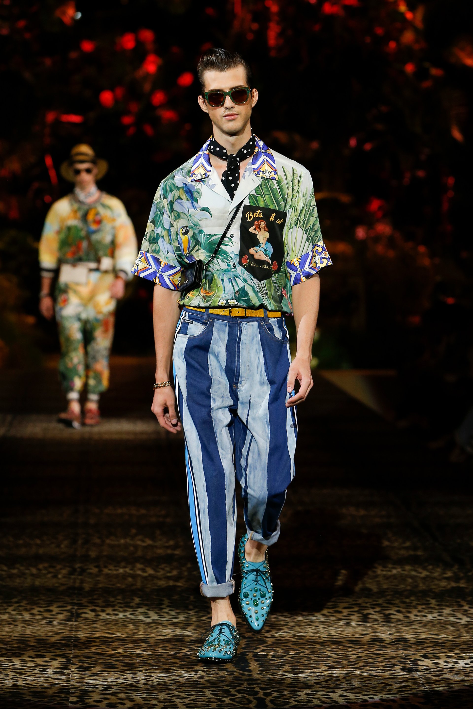 ドルチェガバーナ Мужская разноцветная шелковая рубашка DOLCE & GABBANA купить в