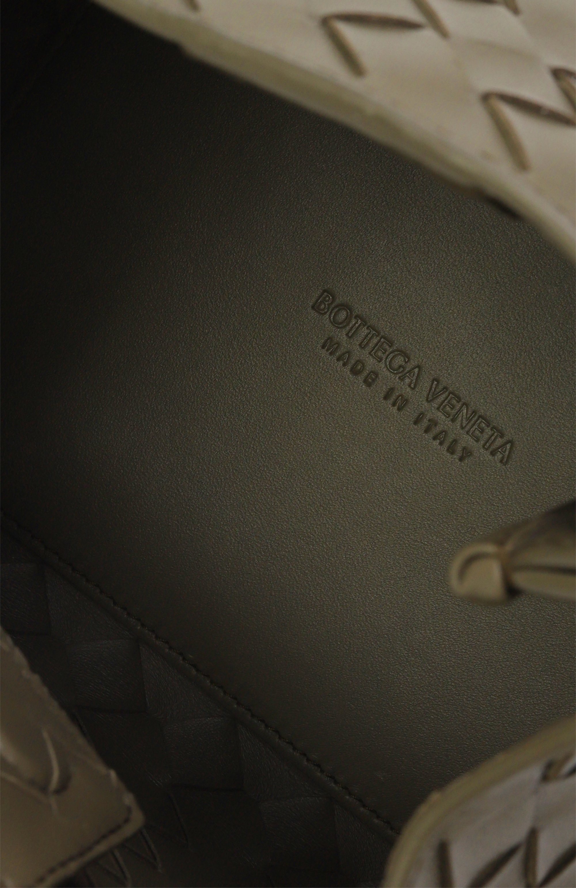 Сумка parachute small BOTTEGA VENETA хаки цвета по цене 554000 руб., арт. 796569/VCPPT, фото 5 Сумка parachute small BOTTEGA VENETA, арт. 796569/VCPPT, фото 5