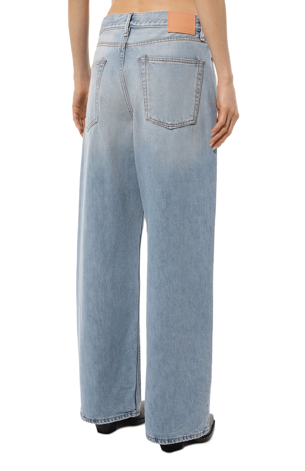 Джинсы ACNE STUDIOS голубого цвета по цене 52750 руб., арт. ACNE STUDI0S 1981F FN LIGHT BLUE VINTAGE/A00431, фото 4 Джинсы ACNE STUDIOS, арт. ACNE STUDI0S 1981F FN LIGHT BLUE VINTAGE/A00431, фото 4