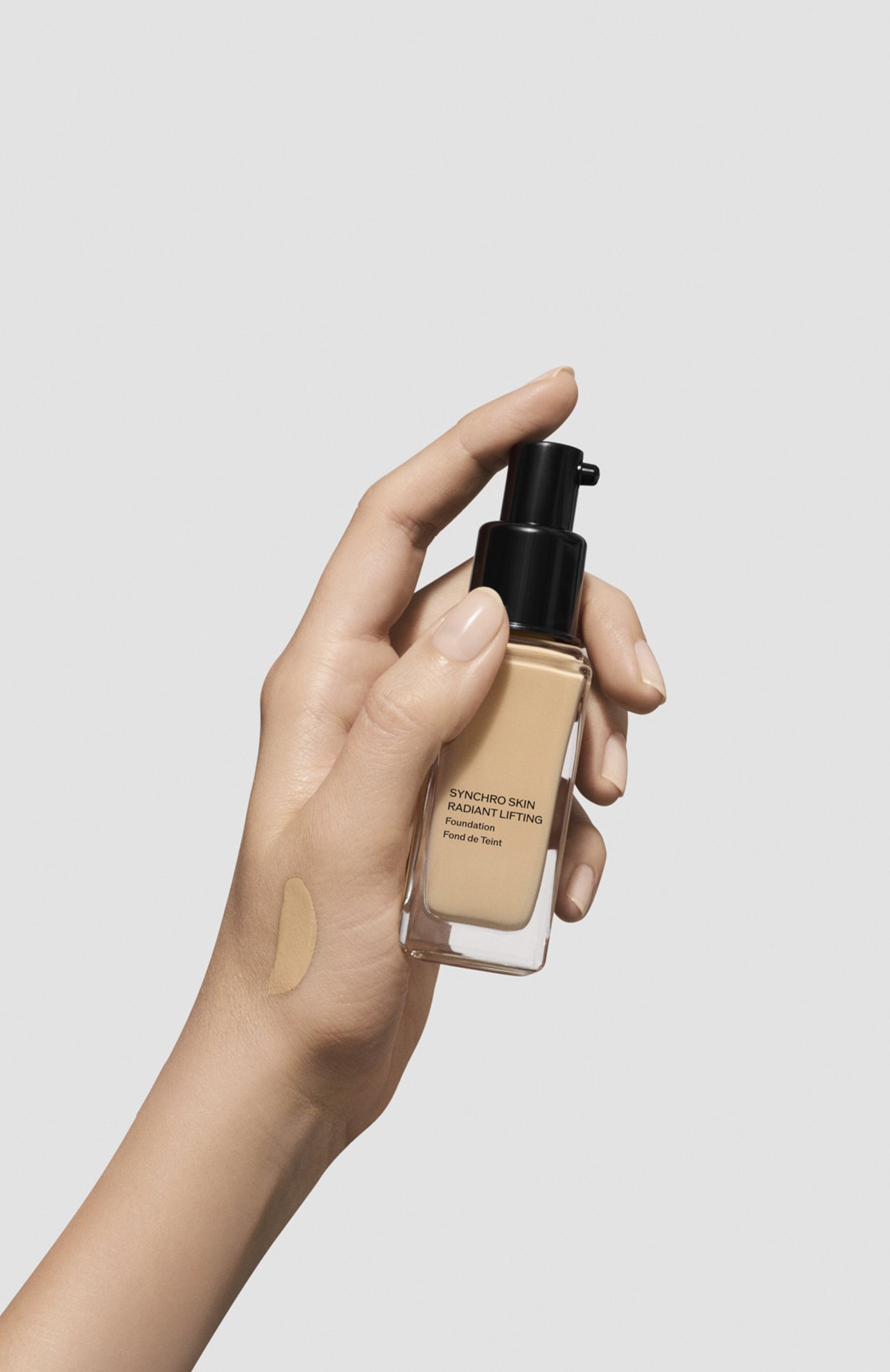 Тональное средство с эффектом сияния и лифтинга synchro skin spf 30, оттенок 310 silk (30ml) SHISEIDO цвета по цене 6900 руб., арт. 21689SH, фото 6 Тональное средство с эффектом сияния и лифтинга synchro skin spf 30, оттенок 310 silk (30ml) SHISEIDO, арт. 21689SH, фото 6