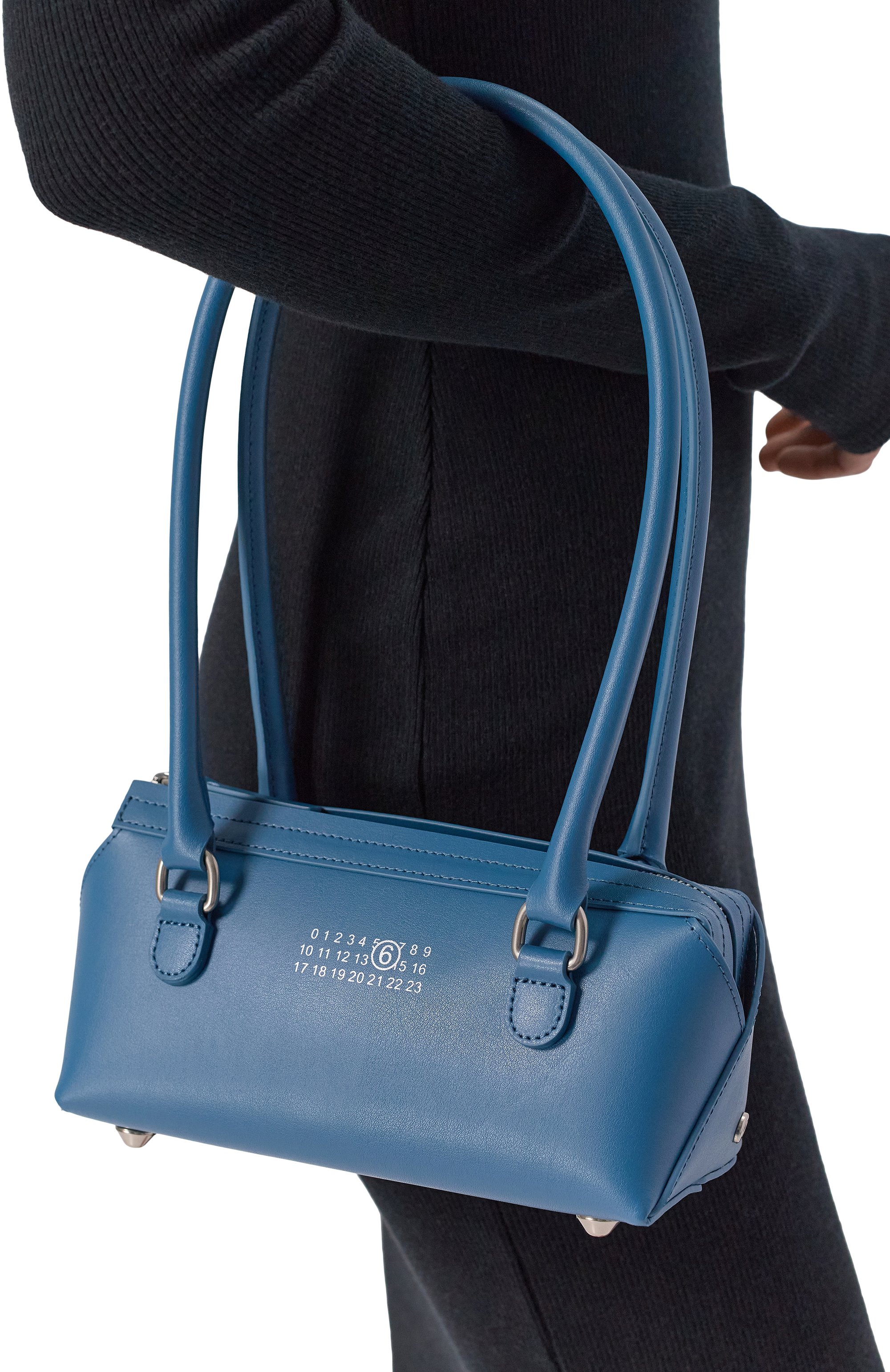 Сумка bauletto mini MM6 тёмно-голубого цвета по цене 43550 руб., арт. SB6ZH0039/P9061_001, фото 2 Сумка bauletto mini MM6, арт. SB6ZH0039/P9061_001, фото 2
