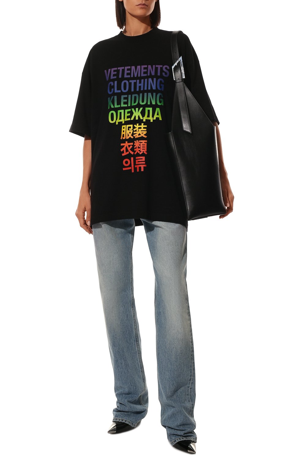 Хлопковая футболка VETEMENTS черного цвета по цене 38900 руб., арт. UA53TR100X 1611/W, фото 2 Хлопковая футболка VETEMENTS, арт. UA53TR100X 1611/W, фото 2