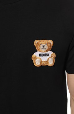 Мужская хлопковая футболка MOSCHINO черного цвета, арт. V0723/2041 | Фото 5 (Рукава: Короткие; Длина (для топов): Стандартные; Принт: С принтом; Материал сплава: Проставлено; Материал внешний: Хлопок; Стили: Спорт-шик; Драгоценные камни: Проставлено)