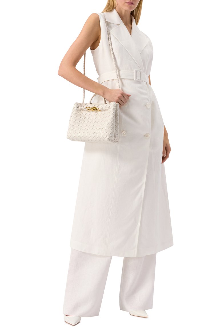 Женская сумка andiamo small BOTTEGA VENETA молочного цвета, арт. 766014/VCPP1 | Фото 7 (Материал: Натуральная кожа; Ремень/цепочка: На ремешке; Размер: small; Автоматизация состава: Проставлено; Автоматизация ТО: Проставлено)