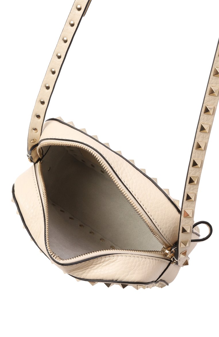 Женская сумка rockstud VALENTINO кремового цвета, арт. 5W2B0809/VSF | Фото 5 (Материал сплава: Проставлено; Материал: Натуральная кожа; Размер: mini; Драгоценные камни: Проставлено; Ремень/цепочка: На ремешке)