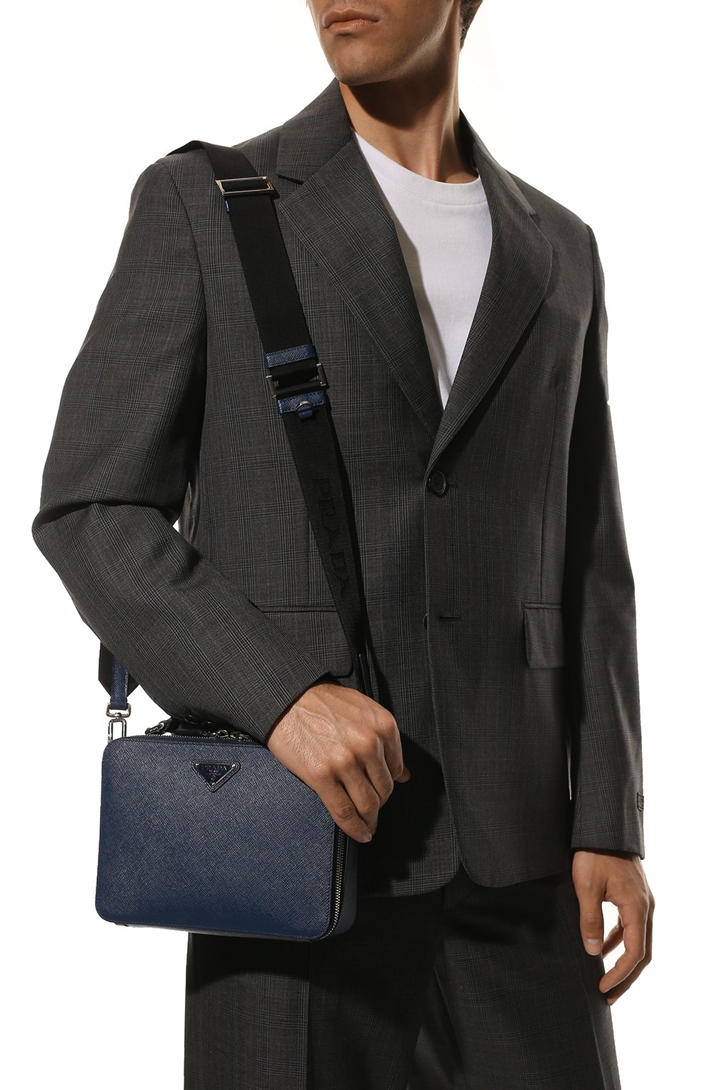 Кожаная сумка PRADA темно-синего цвета по цене 215000 руб., арт. 2VH069-9Z2-F0016-YMI, фото 2 Кожаная сумка PRADA, арт. 2VH069-9Z2-F0016-YMI, фото 2