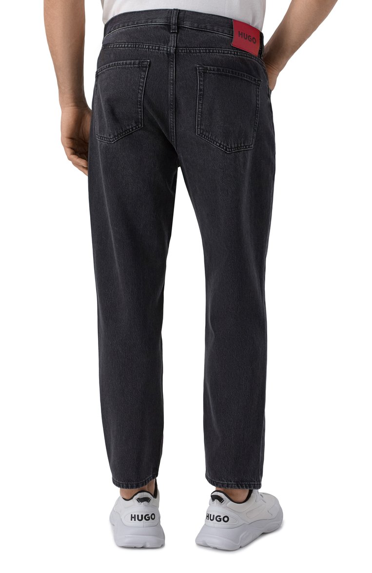 Мужские джинсы tapered fit HUGO черного цвета, арт. 50533606 | Фото 4 (Материал внешний: Хлопок, Деним; Длина (брюки, джинсы): Стандартные; Силуэт М (брюки): Прямые; Кросс-КТ: Деним; Детали: Делаве; Стили: Кэжуэл, Повседневный; Автоматизация ТО: Проставлено; Автоматизация состава: Проставлено)
