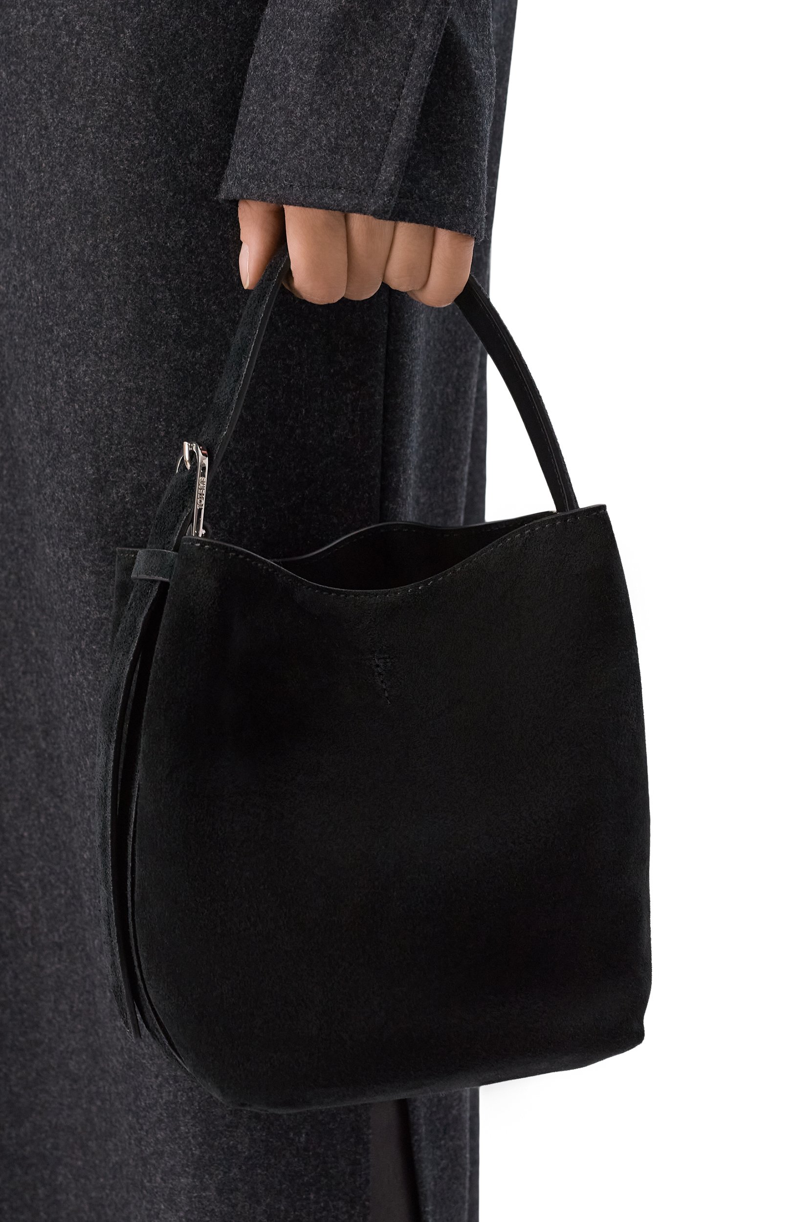 Сумка-тоут belted small TOTEME черного цвета по цене 108500 руб., арт. 264-WAL0139-LE0004, фото 2 Сумка-тоут belted small TOTEME, арт. 264-WAL0139-LE0004, фото 2