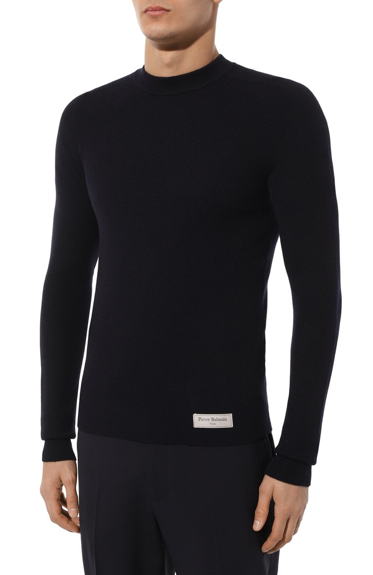 Мужской шерстяной свитер BALMAIN синего цвета, арт. BH1KD105KE93 | Фото 3 (Материал внешний: Шерсть; Рукава: Длинные; Длина (для топов): Стандартные; Принт: Без принта; Мужское Кросс-КТ: Свитер-одежда; Стили: Кэжуэл; Автоматизация ТО: Проставлено; Детали: Декор; Автоматизация состава: Проставлено)