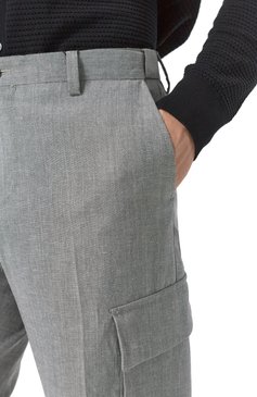 Мужские брюки-карго из шерсти и льна CORNELIANI серого цвета, арт. 254L02-2514164 | Фото 5 (Материал внешний: Шерсть, Лен; Длина (брюки, джинсы): Стандартные; Материал сплава: Проставлено; Драгоценные камни: Проставлено; Силуэт М (брюки): Карго; Случай: Повседневный; Стили: Кэжуэл)
