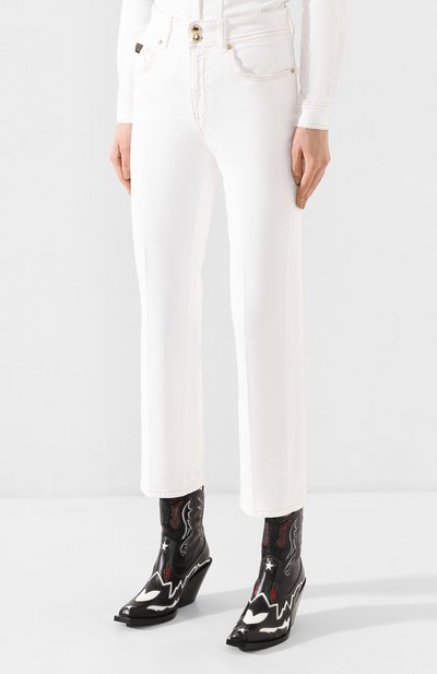Джинсы VERSACE JEANS COUTURE белого цвета по цене 24050 руб., арт. A1HVA0TI-VDP515/HRF4N, фото 3 Джинсы VERSACE JEANS COUTURE, арт. A1HVA0TI-VDP515/HRF4N, фото 3