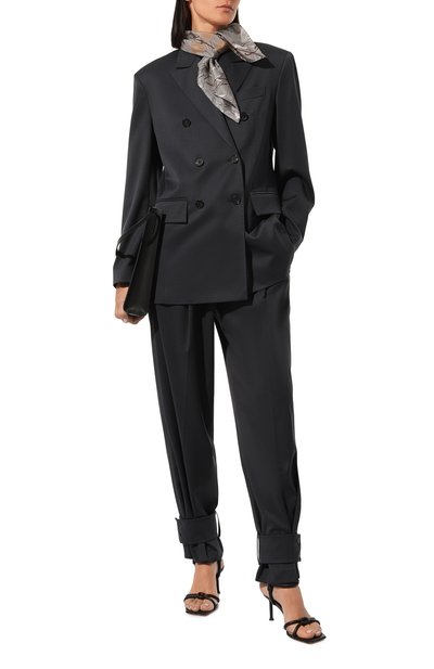 Шелковый платок BRUNELLO CUCINELLI серого цвета по цене 43700 руб., арт. MF0U0016P, фото 2 Шелковый платок BRUNELLO CUCINELLI, арт. MF0U0016P, фото 2