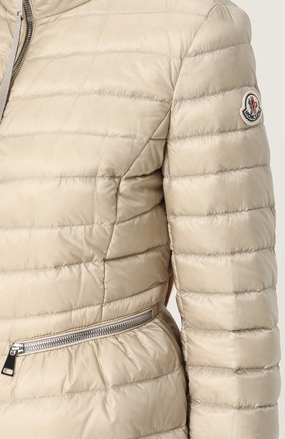 Приталенный стеганый пуховик с воротником-стойкой MONCLER бежевого цвета по цене 106500 руб., арт. D1-093-46333-94-53048, фото 5 Приталенный стеганый пуховик с воротником-стойкой MONCLER, арт. D1-093-46333-94-53048, фото 5