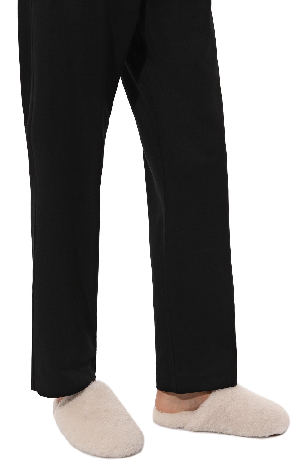 Домашние туфли из овчины YVES SALOMON кремового цвета по цене 49950 руб., арт. 23WAA342XXMECL, фото 3 Домашние туфли из овчины YVES SALOMON, арт. 23WAA342XXMECL, фото 3