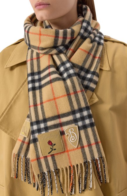 Женский кашемировый шарф BURBERRY бежевого цвета, арт. 8102900 | Фото 2 (Материал сплава: Проставлено; Нос: Не проставлено; Материал: Кашемир, Шерсть, Текстиль)