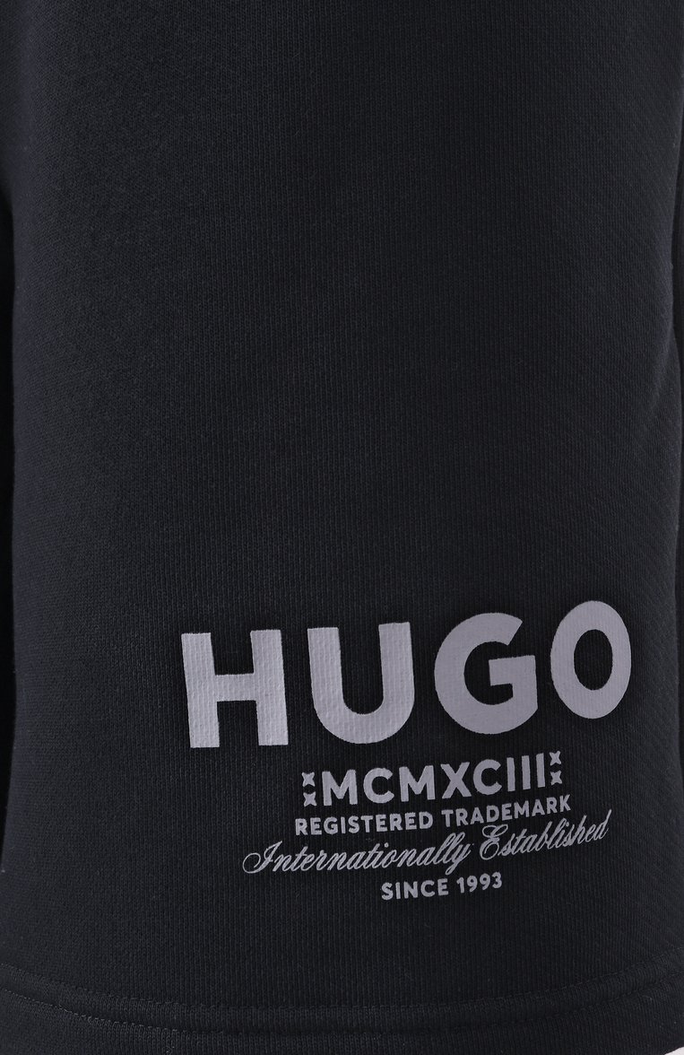 Мужские хлопковые шорты HUGO черного цвета, арт. 50510728 | Фото 6 (Драгоценные камни: Проставлено; Длина Шорты М: До колена; Материал сплава: Проставлено; Принт: С принтом; Случай: Повседневный; Стили: Спорт-шик; Материал внешний: Хлопок)