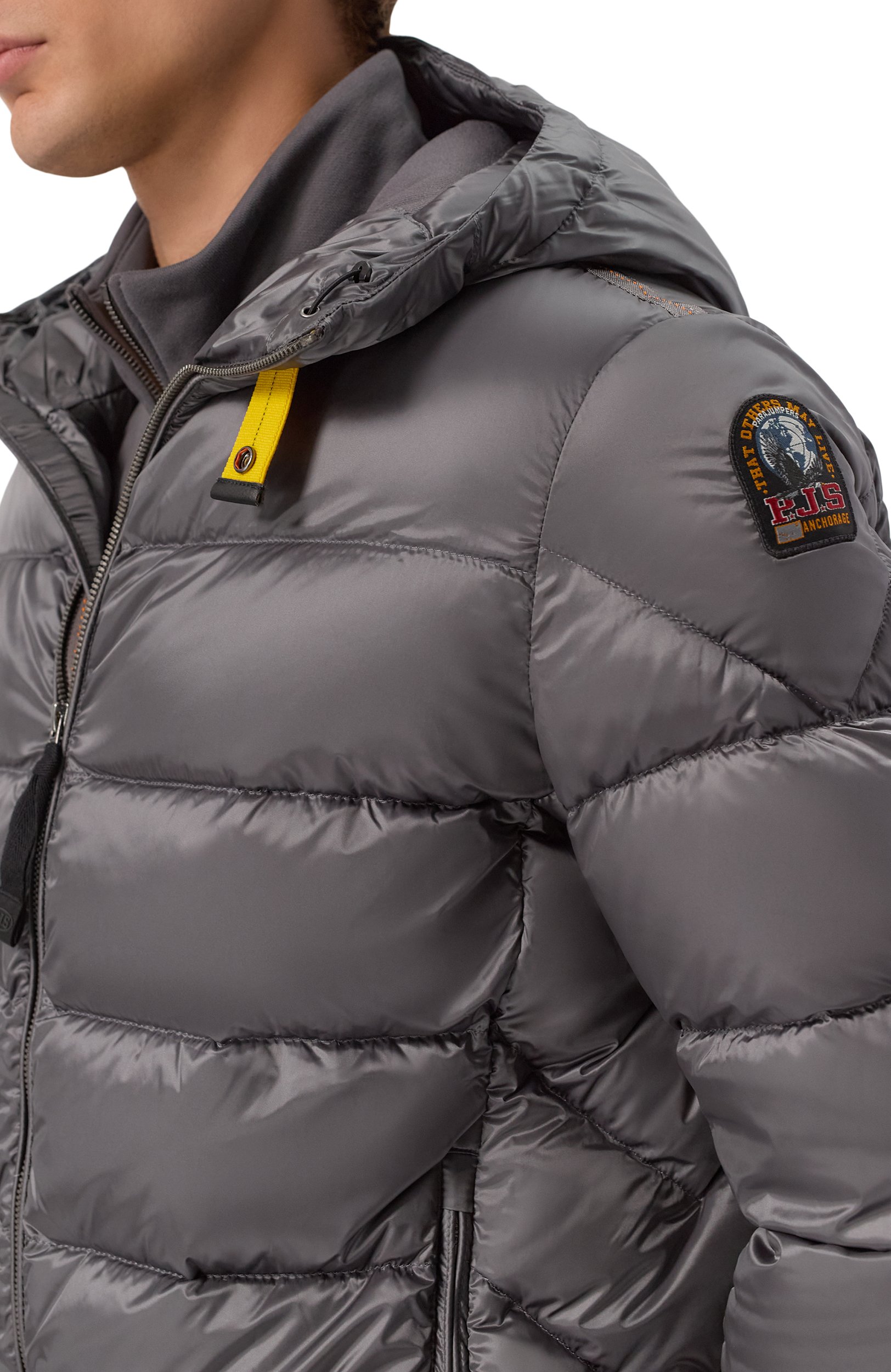 Пуховик PARAJUMPERS серого цвета по цене 86100 руб., арт. 26WMPMPUSX13, фото 5 Пуховик PARAJUMPERS, арт. 26WMPMPUSX13, фото 5
