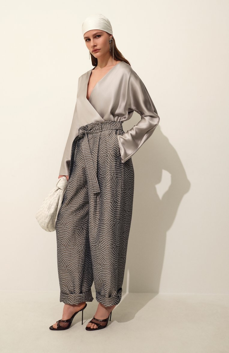 Женская сумка jodie teen BOTTEGA VENETA белого цвета, арт. 690225/VCPP0 | Фото 8 (Материал: Натуральная кожа; Размер: large; Сумки-технические: Сумки top-handle; Автоматизация состава: Проставлено; Автоматизация ТО: Проставлено)