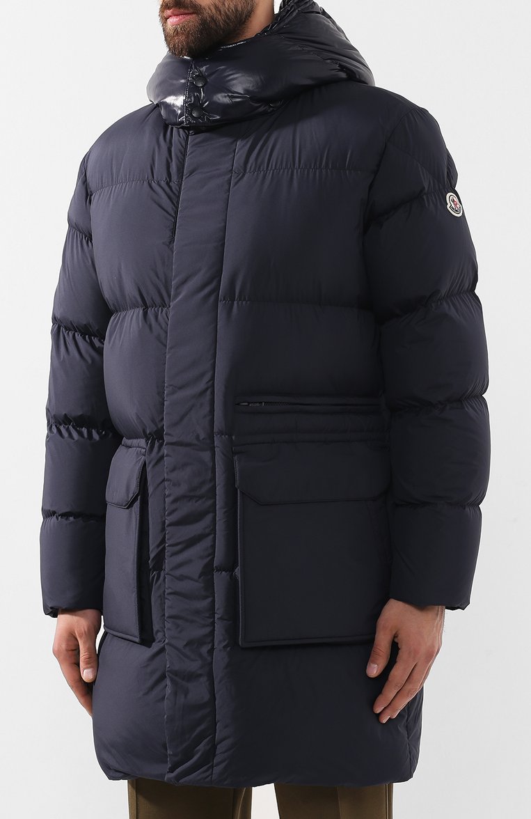 Мужская пуховик hostomme MONCLER темно-синего цвета, арт. E2-091-42381-85-C0206 | Фото 3 (Материал внешний: Полиэстер, Синтетический материал; Материал подклада: Синтетический материал; Мужское Кросс-КТ: Пуховик-верхняя одежда, Верхняя одежда, пуховик-длинный; Длина (верхняя одежда): До колена; Статус проверк�и: Проверено; Рукава: Длинные; Материал утеплителя: Пух и перо; Драгоценные камни: Проставлено; Материал сплава: Проставлено, Проверено; Стили: Кэжуэл)