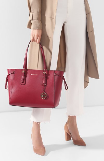 Сумка-тоут voyager medium MICHAEL MICHAEL KORS малинового цвета по цене 35150 руб., арт. 30H7GV6T8L, фото 2 Сумка-тоут voyager medium MICHAEL MICHAEL KORS, арт. 30H7GV6T8L, фото 2