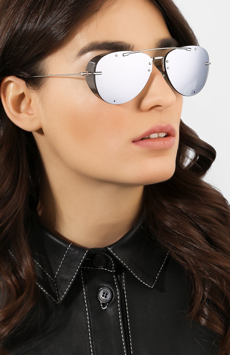 Женские солнцезащитные очки DIOR EYEWEAR серебряного цвета, арт. DI0RCHR0MA1 010 0T | Фото 2 (Статус проверки: Проверена категория, Проверено; Тип очков: С/з; Региональные ограничения белый список (Axapta Mercury): RU, Не проставлено; Кросс-КТ: С/з-унисекс; Материал сплава: Проверено; Нос: Не проставлено; Материал: Металл; Оптика Гендер: оптика-унисекс; Очки форма: Авиаторы)