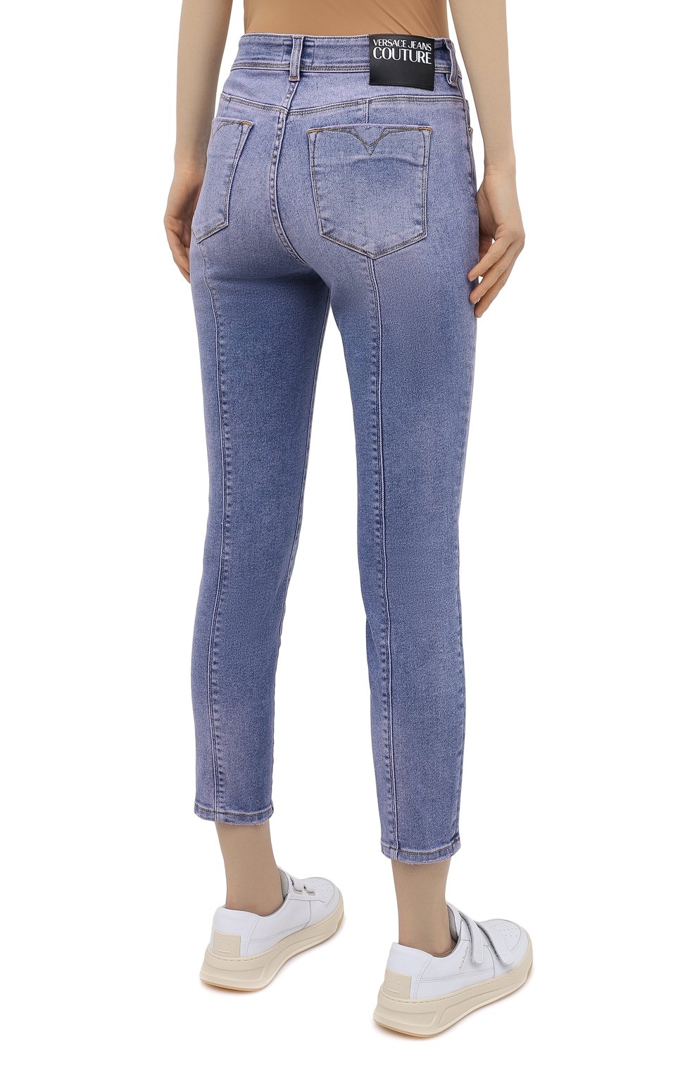 Джинсы VERSACE JEANS COUTURE голубого цвета по цене 35300 руб., арт. A1HWA0X0-WDP509/AR97Y, фото 4 Джинсы VERSACE JEANS COUTURE, арт. A1HWA0X0-WDP509/AR97Y, фото 4