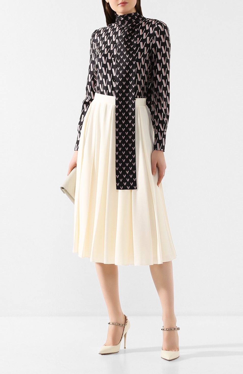 Кожаные туфли rockstud VALENTINO белого цвета по цене 62650 руб., арт. TW2S0T04/V0D, фото 2 Кожаные туфли rockstud VALENTINO, арт. TW2S0T04/V0D, фото 2