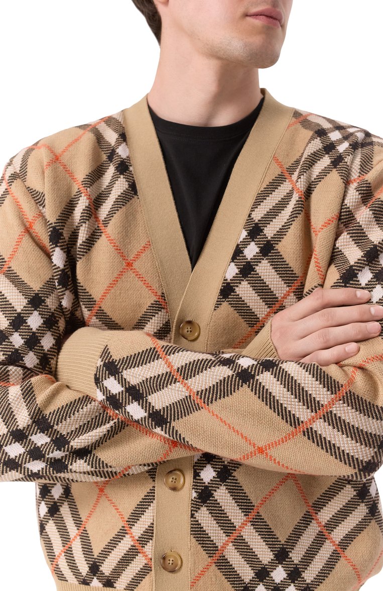 Мужской шерстяной кардиган BURBERRY бежевого цвета, арт. 8093494 | Фото 5 (Рукава: Длинные; Длина (для топов): Стандартные; Материал внешний: Шерсть; Стили: Кэжуэл; Мужское Кросс-КТ: Кардиган-одежда; Застежка: Пуговицы)